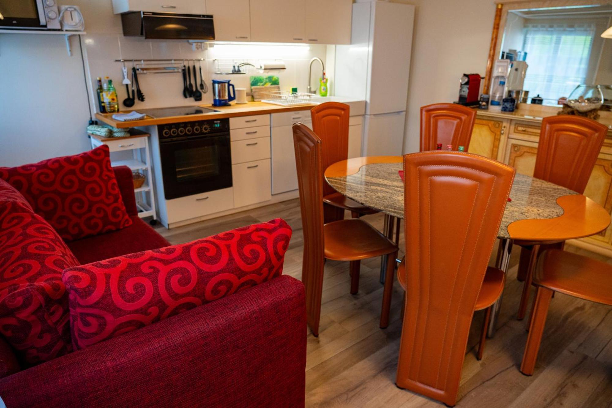 Gemuetliche Wohnung Mit Terasse Und Feuerstelle Lengnau Buitenkant foto